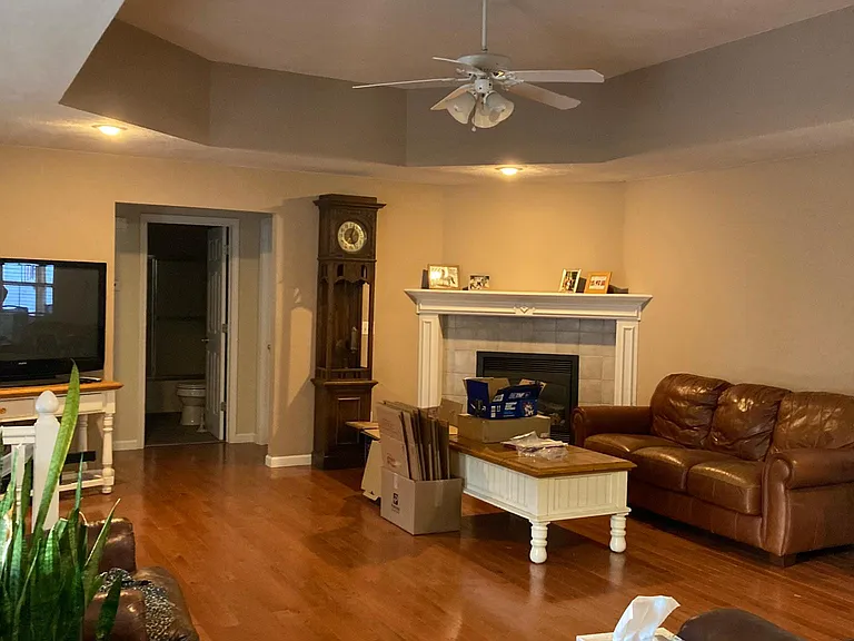 1602 S Charing Rd — Photo 5