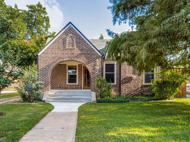 1302 Pioneer Dr — Photo 1