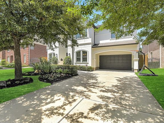 3rd image of 1113 Howard Ln