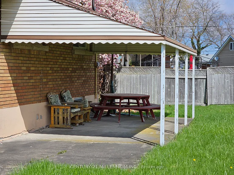 32 Stewart Ave #UPPER — Photo 8