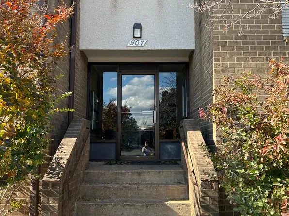 507 Florida Ave APT 103, Herndon, VA 20170