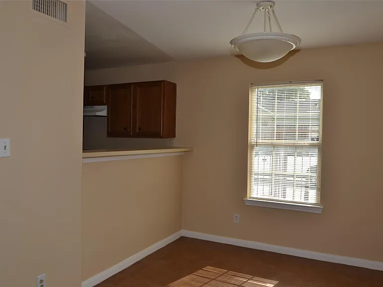 304 Dell Ct #6 — Photo 11