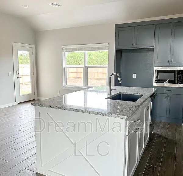 5329 E Maple Rd — Photo 3