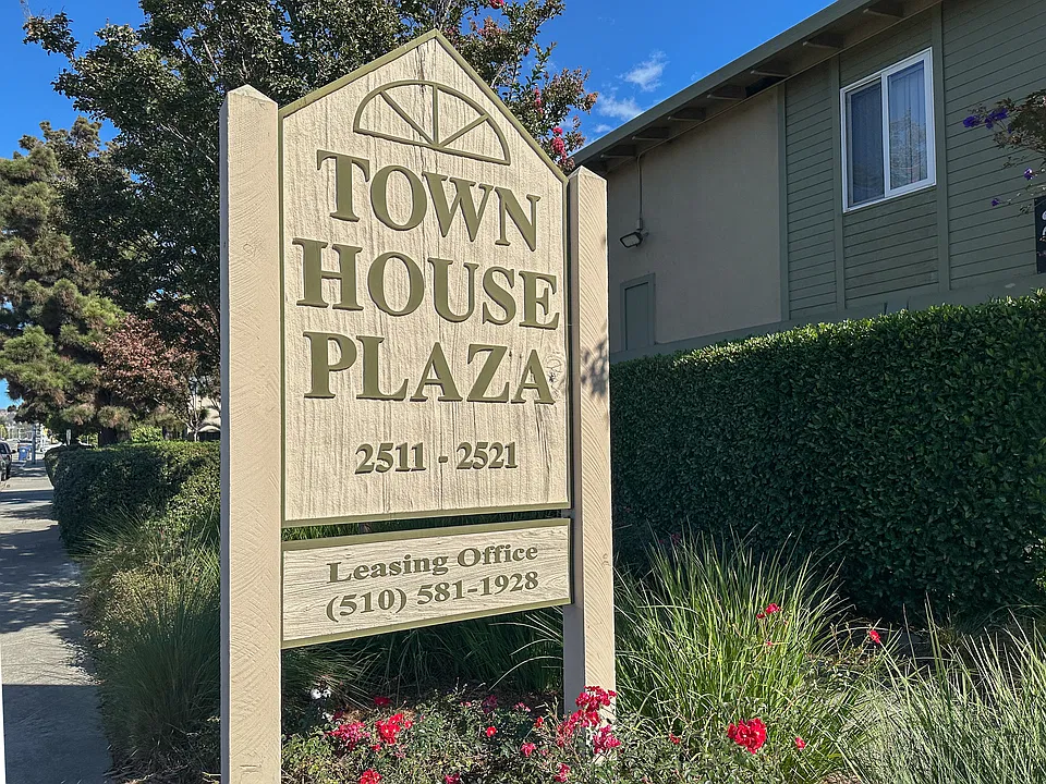 Town House Plaza