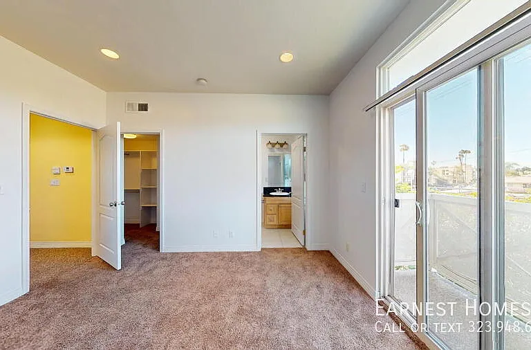 11622 Oxnard St — Photo 14