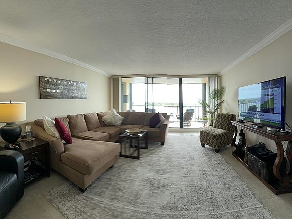5th image of 130 Lakeshore Dr #Penthouse 130-22