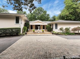 7 Longwood Rd, Port Washington, NY 11050