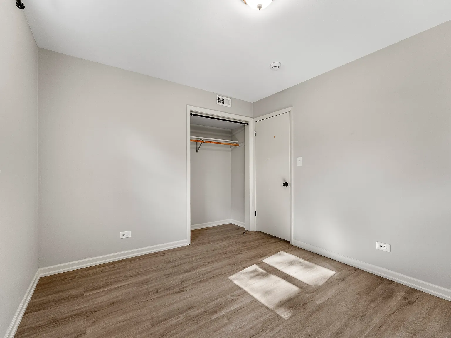 2 bed, 700 sqft, $2,000 — Photo 2