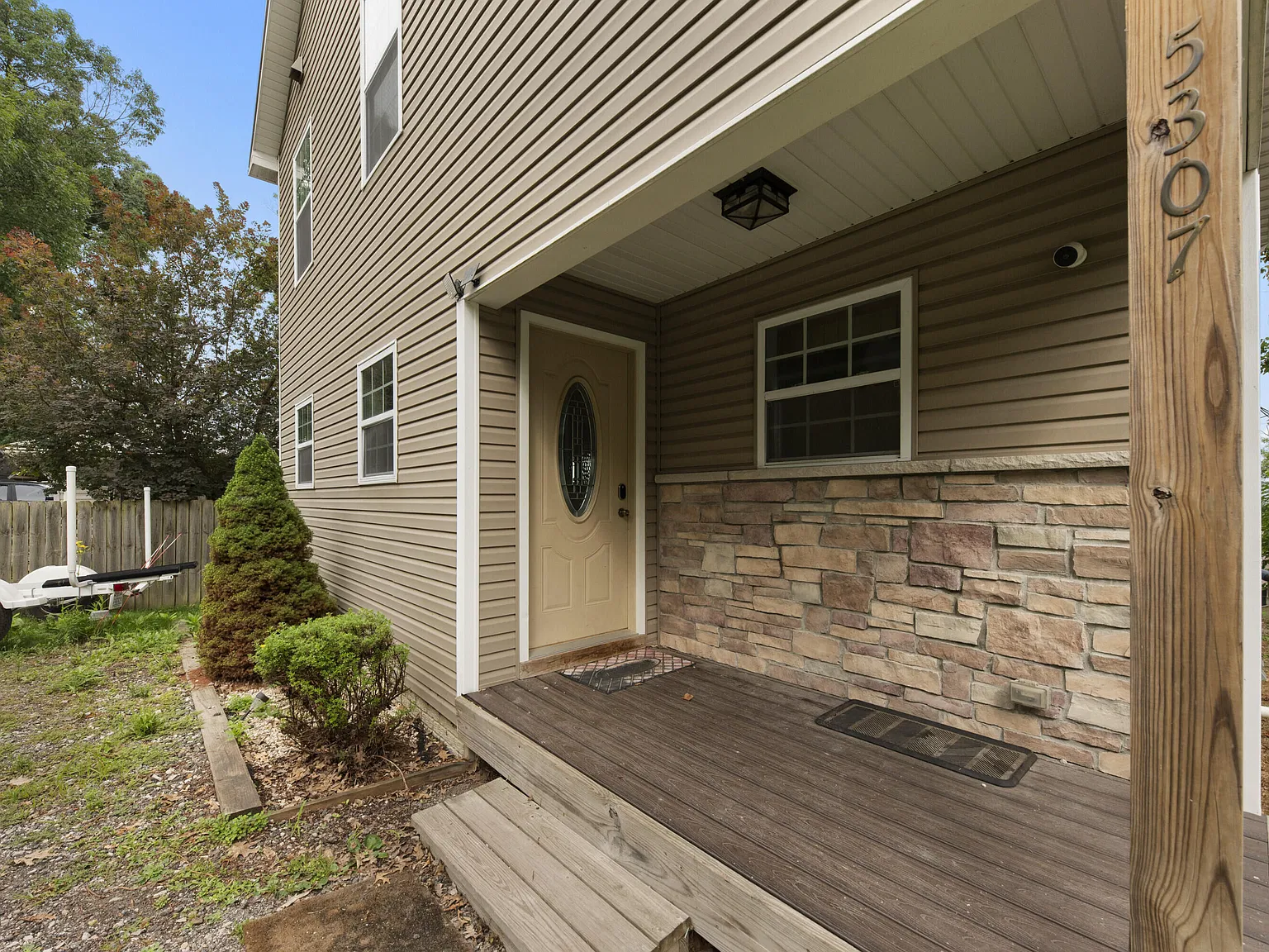 3 bed, 3.0 bath, 3298 sqft, $3,100 — Photo 4