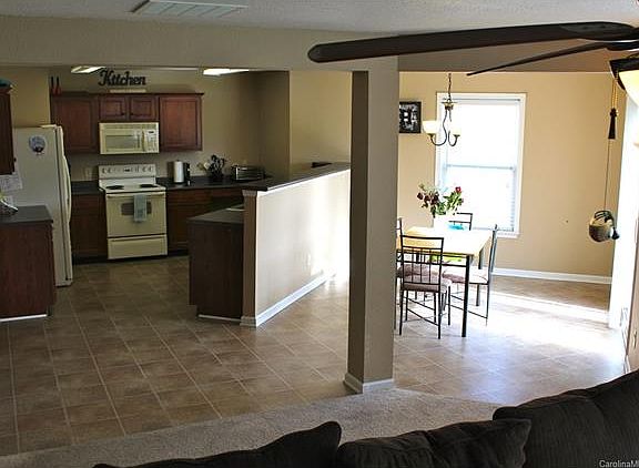 4th image of 148 Farm Springs Dr