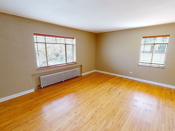 2nd image of 1375 N Pearl St #B5