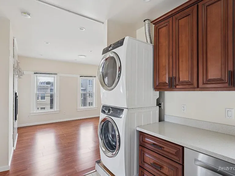 5657 California St #3 — Photo 4