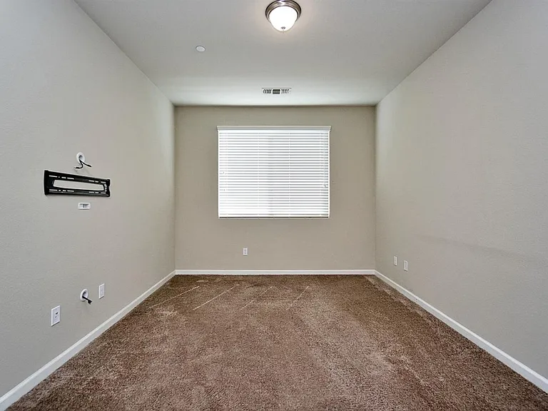 3742 Pontiac Ave — Photo 18