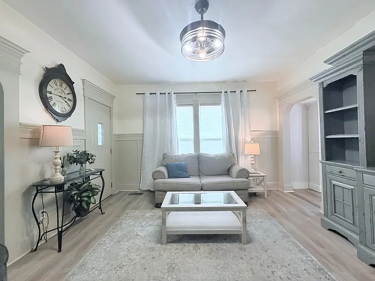428 S 6th St — Photo 13