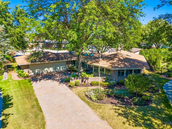 3000 Ridgeview Ct, Green Bay, WI 54301