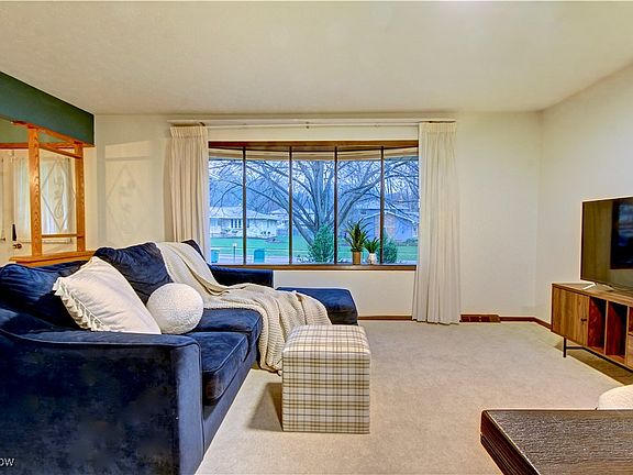 5th image of 6819 Karen Dr