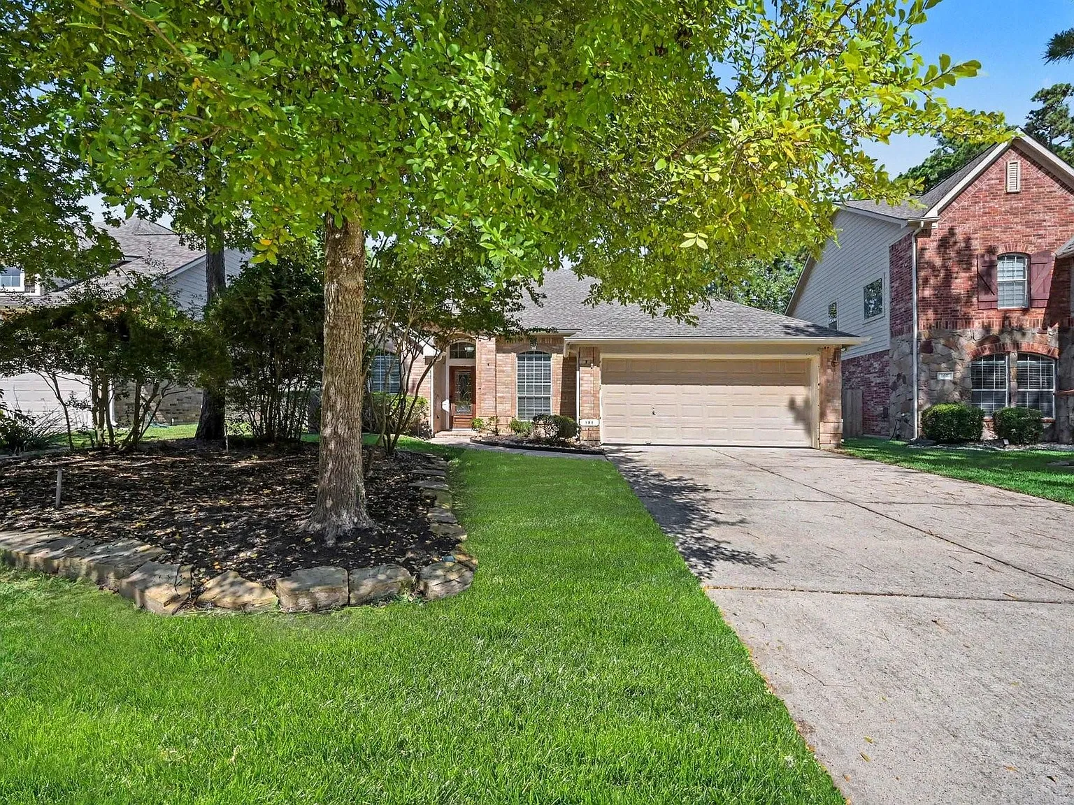4 bed, 2.0 bath, 2400 sqft, $2,650 — Photo 4