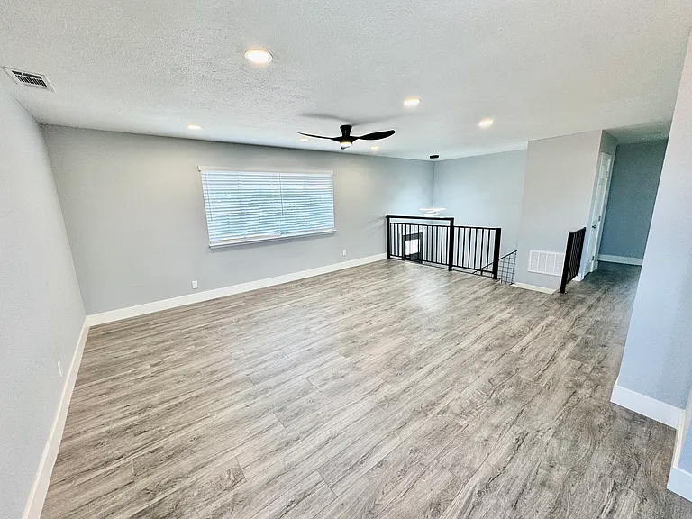 10426 Reymouth Ave — Photo 5