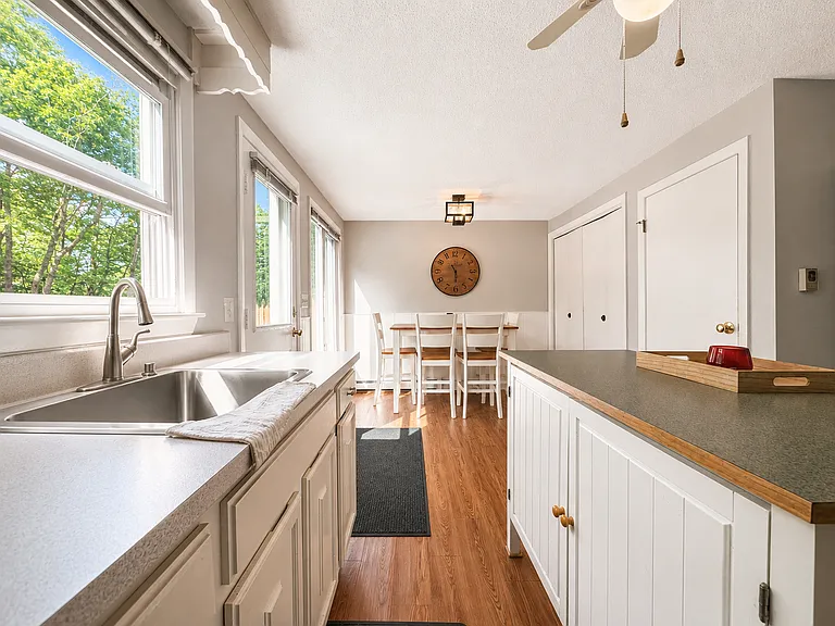 30 Villa Rd — Photo 4