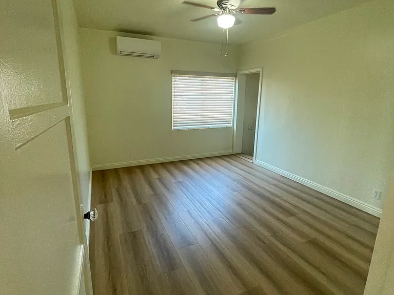 1112 S Chapel Ave — Photo 15