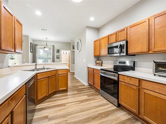 5th image of 15092 SW 14th Avenue Rd