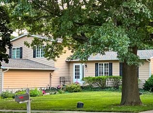 1005 Fawn Dr, Mahomet, IL