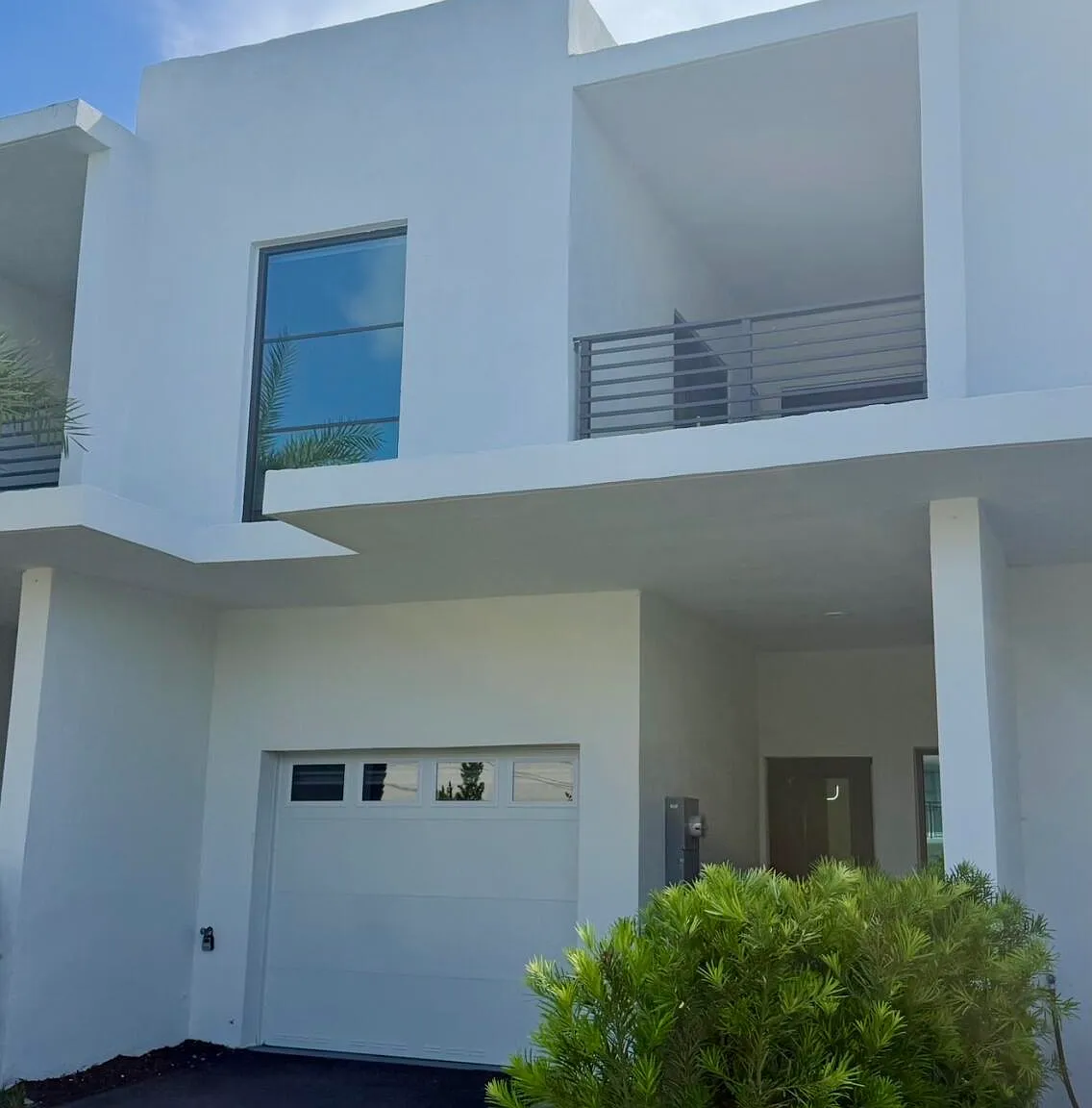 3 bed, 2.5 bath, 1500 sqft, $3,400 — Photo 1