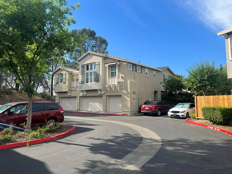 2202 Ferry Cir
