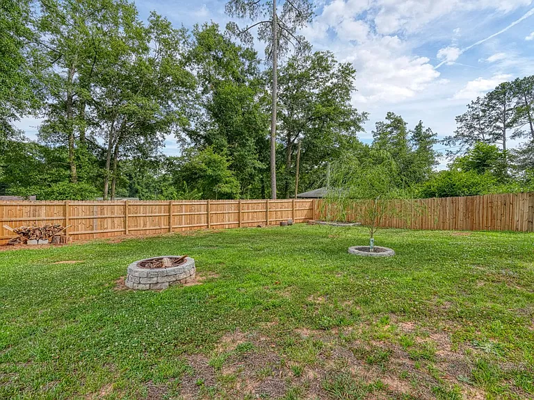 311 Pioneer Pl — Photo 2