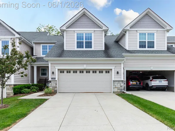 2589 Oxford Cir, Ann Arbor, MI 48103