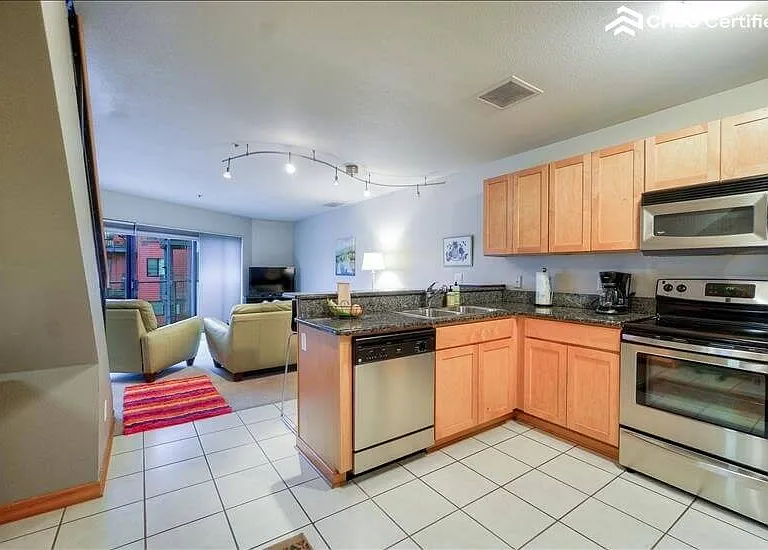 810 NW Naito Pkwy #F00 — Photo 9