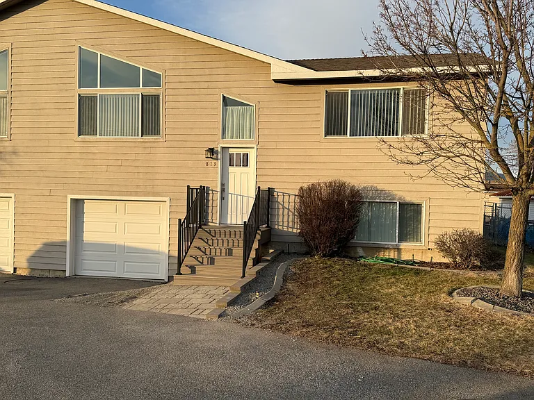 813 N Coach Ln — Photo 6