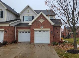 9 Harborside Way, Hawthorn Woods, IL 60047