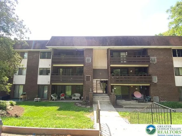 1590 Alta Dr APT D11, Whitehall, PA 18052