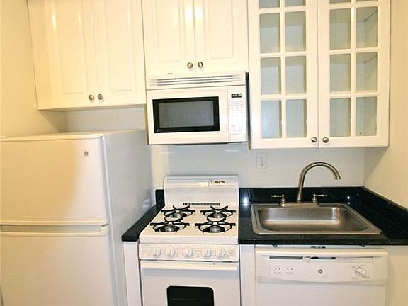 2nd image of 106 Charles St APT 1D