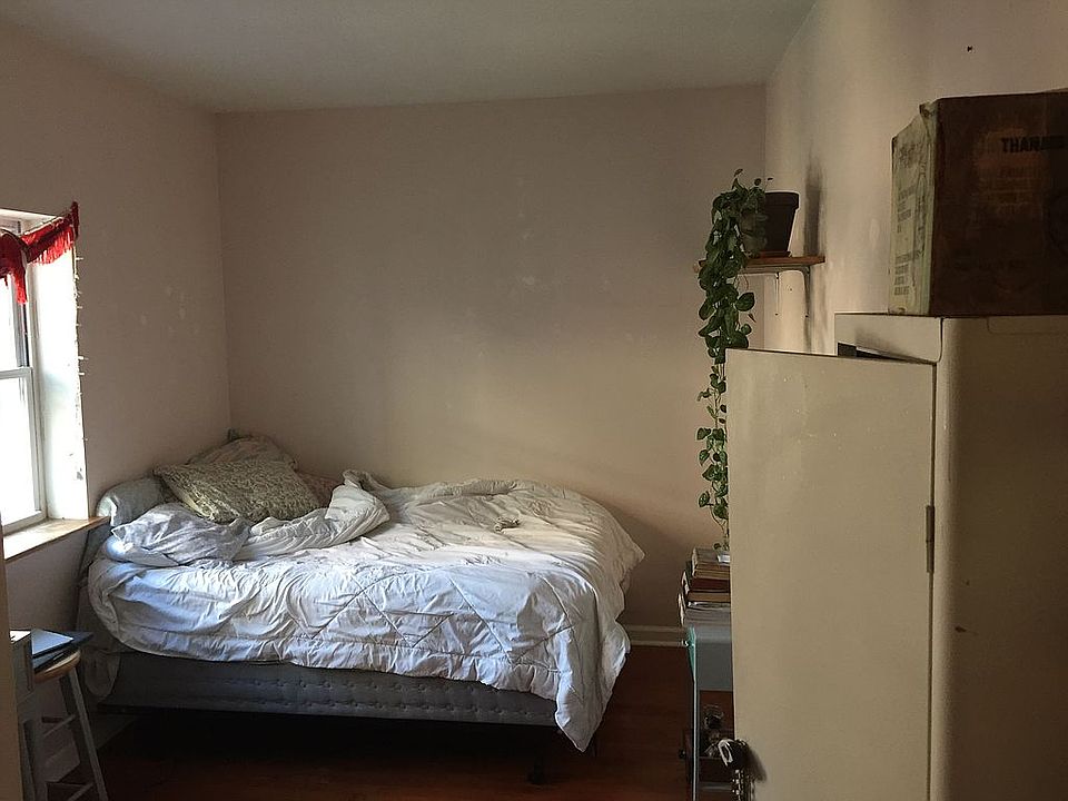 1st image of 122 W Girard Ave