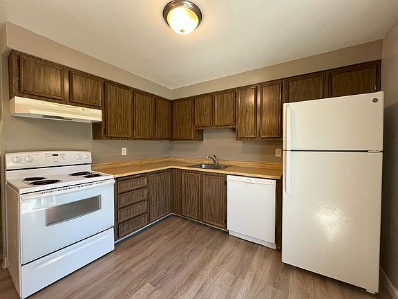 4th image of 15412-15418 SE Stark St #15416