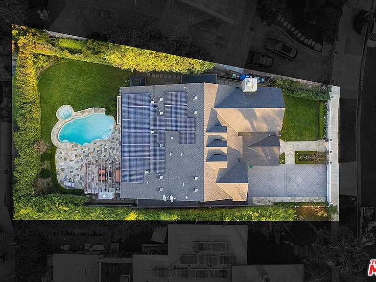 10161 Valley Spring Ln — Photo 44