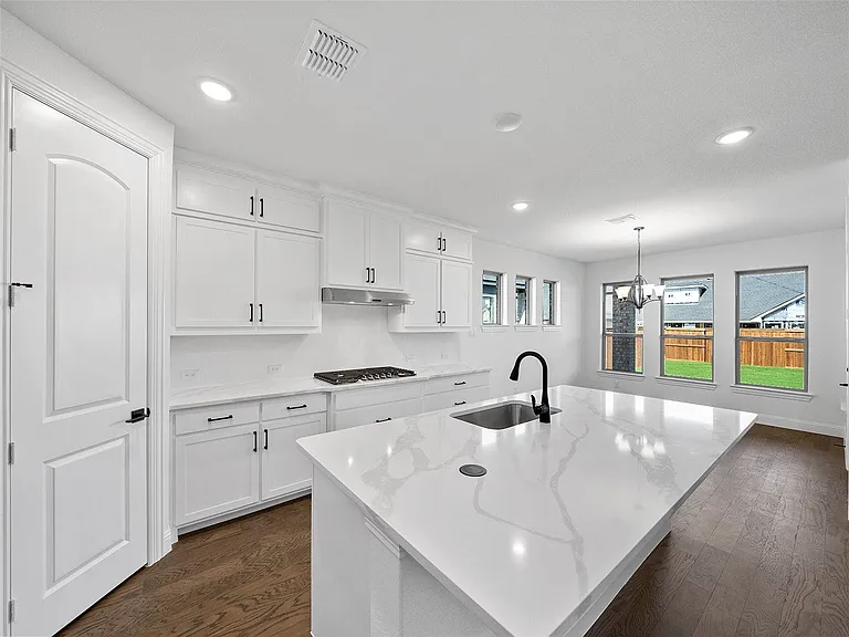 4280 Mill Pond Dr — Photo 10