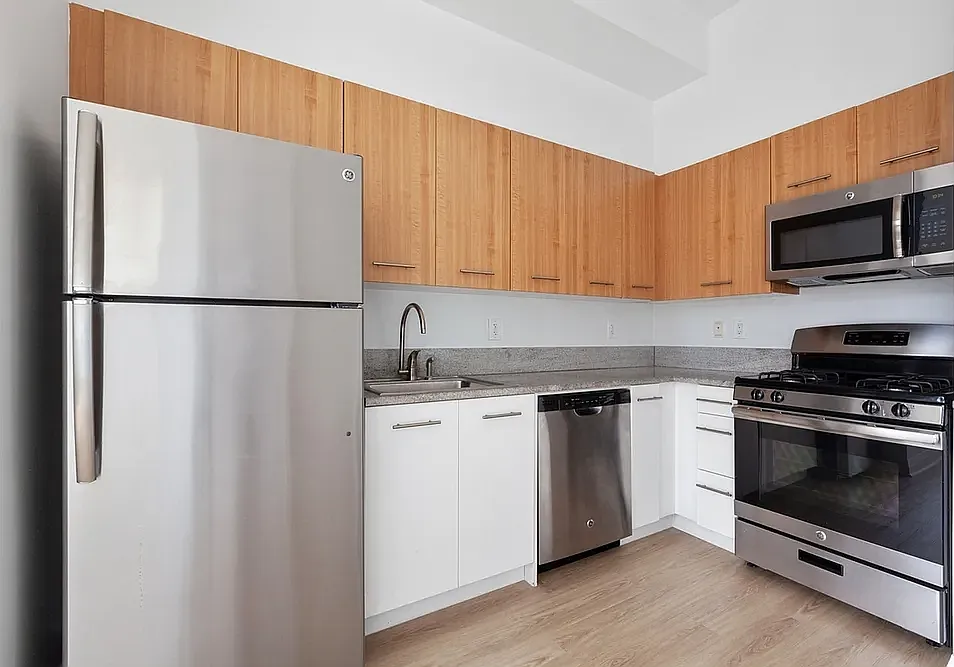 800 6th Avenue — Photo 3