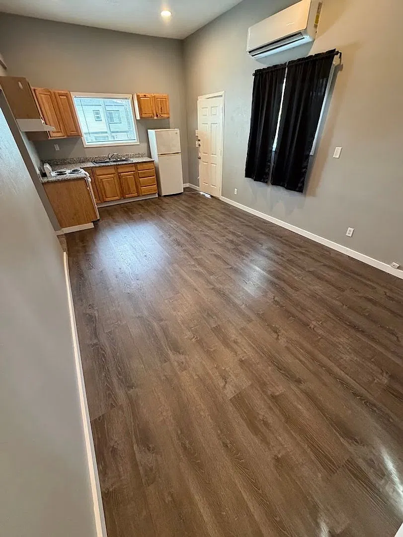 PR0017-02 - 3831 Duplex — Photo 4