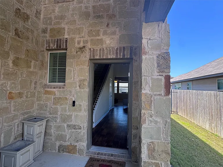 321 Callahan Ln — Photo 6