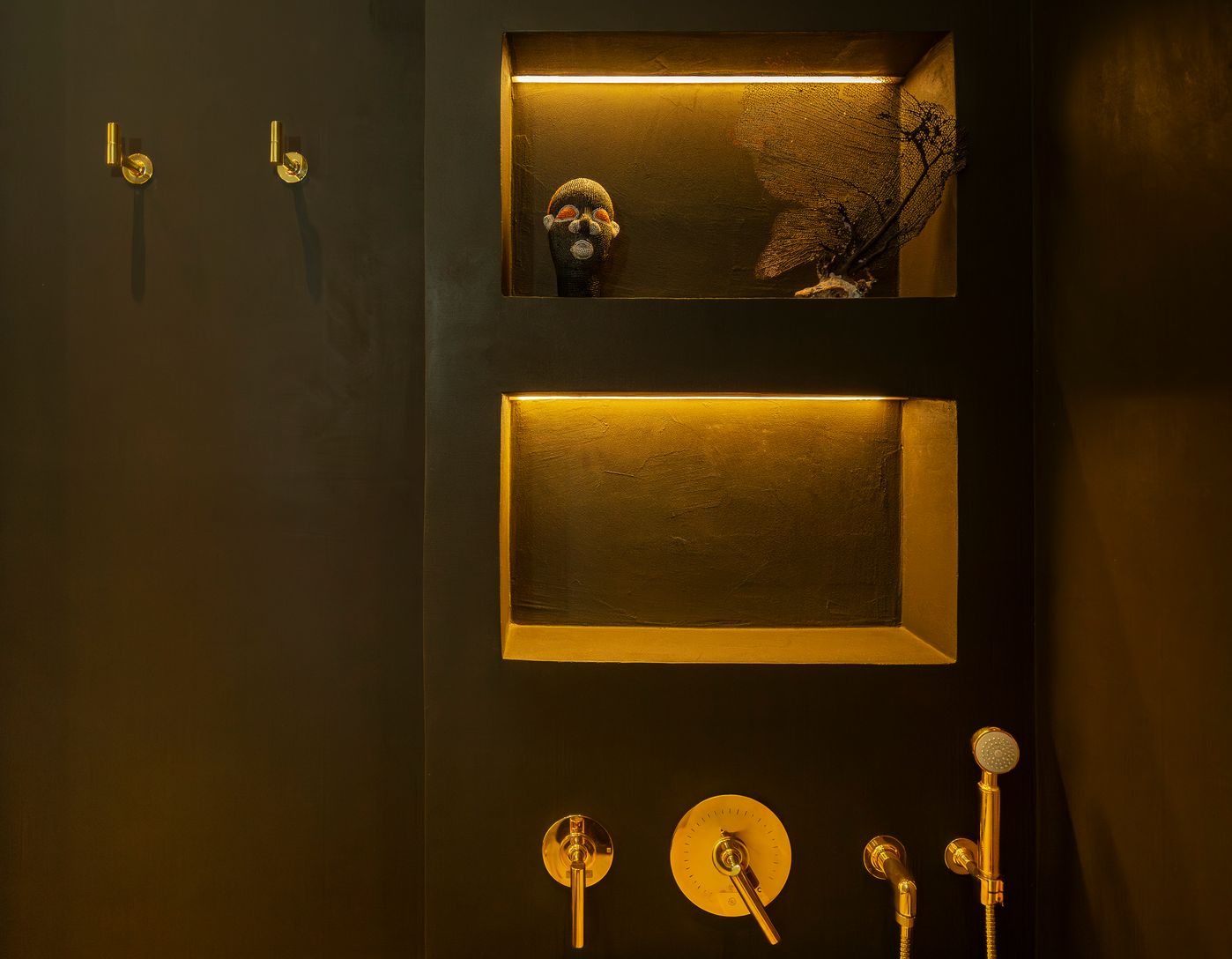  Beton Cire waxed grey walls 