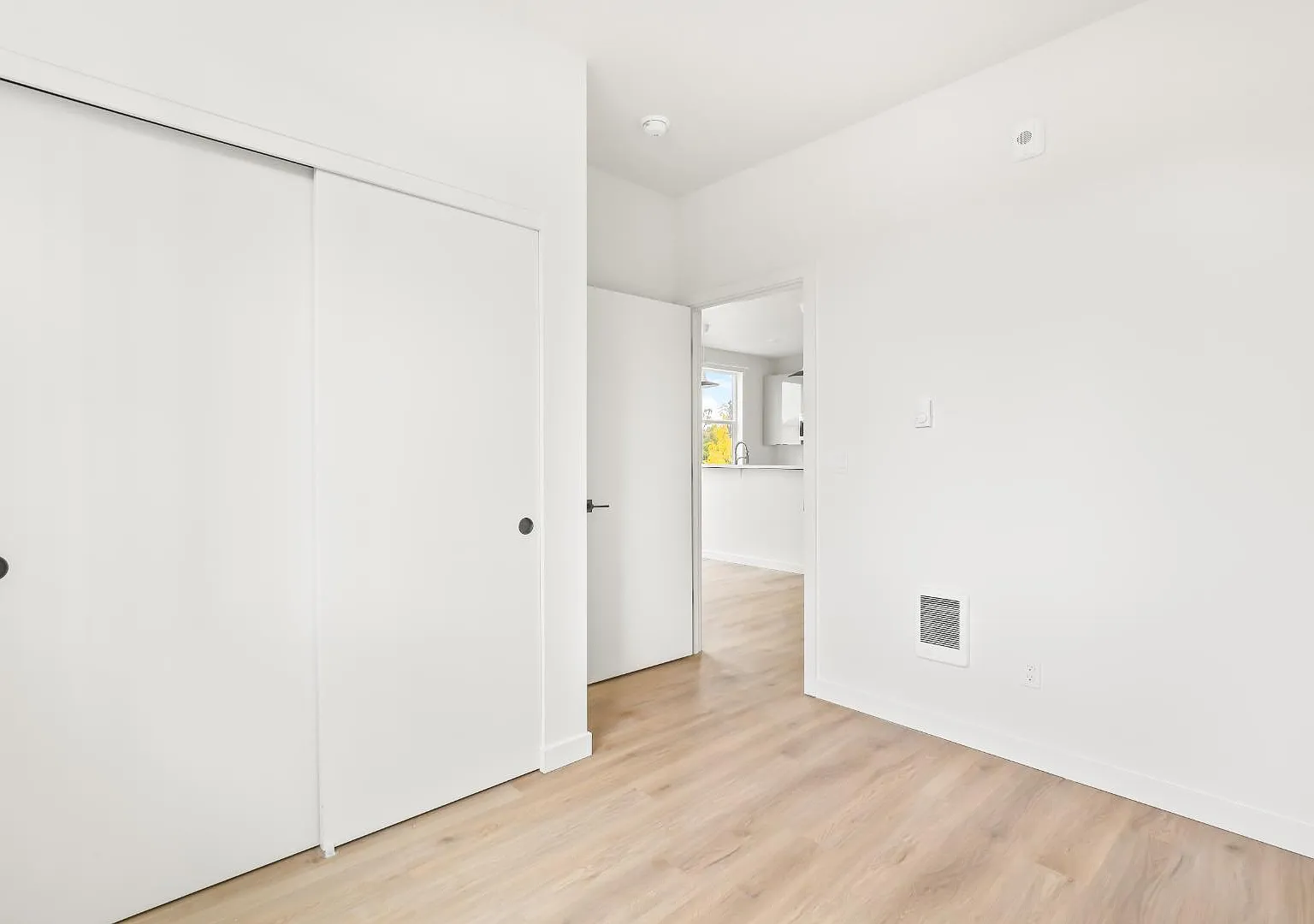 485 NE Jessup St — Photo 3