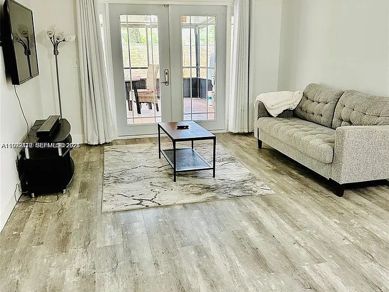 5201 SW 31st Ave #195 — Photo 4