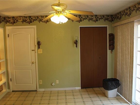 3rd image of 206 Grovewood Dr