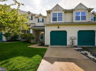 906 Glackens Ln, Wilmington, DE 19808