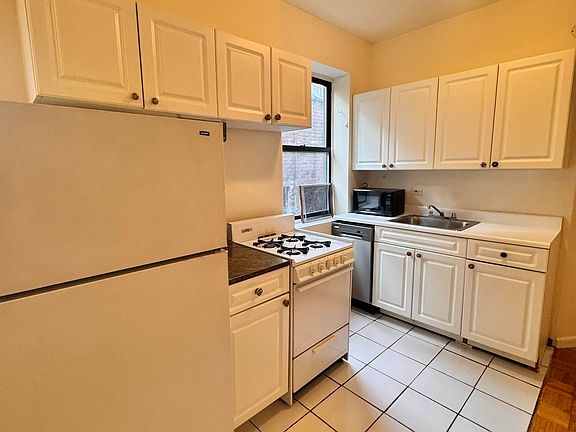 2nd image of 312 E 93rd St APT 6E