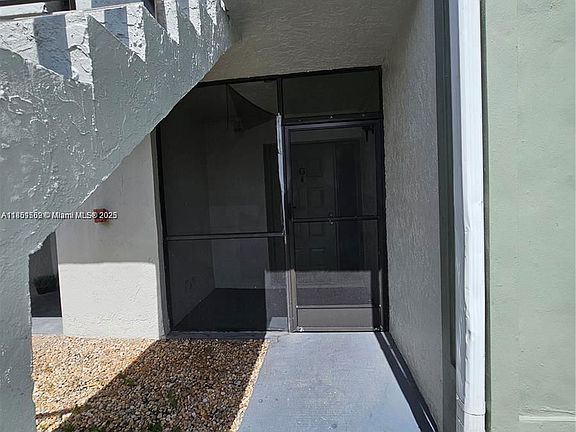 3rd image of 1120 N Franklin Ave