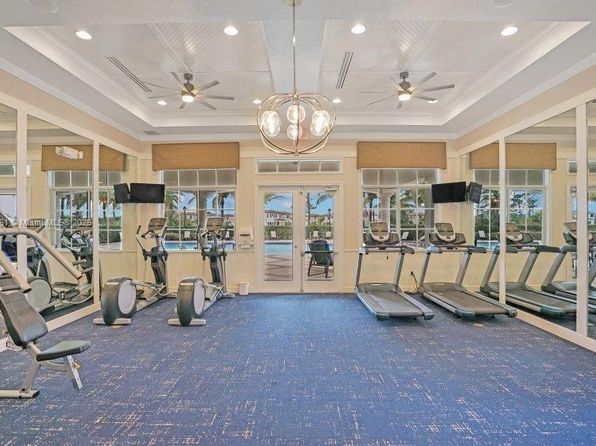 6001 Woods Edge Cir, Riviera Beach, FL 33410